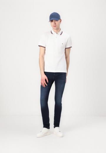 Узкие джинсы