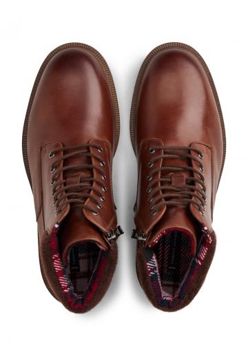 Ботинки на шнуровке