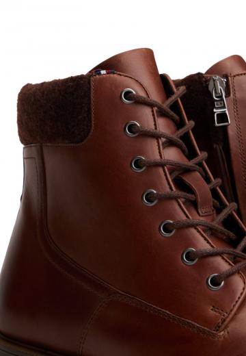 Ботинки на шнуровке
