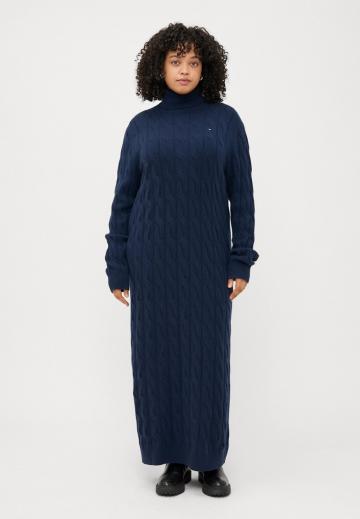 Вязаное платье