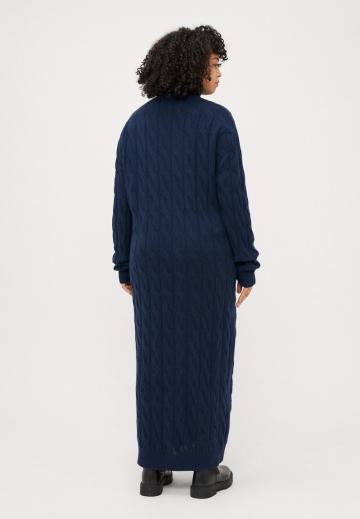 Вязаное платье