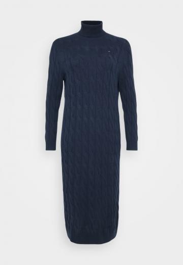 Вязаное платье