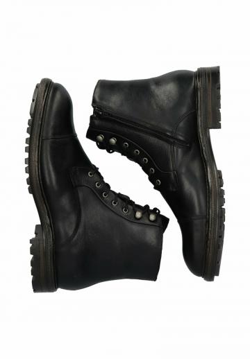 Ботинки на шнуровке