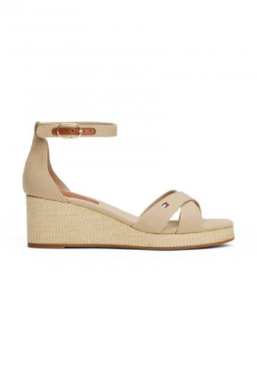 Босоножки на танкетке