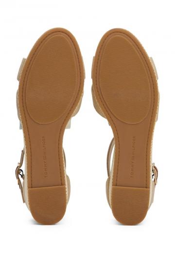 Босоножки на танкетке