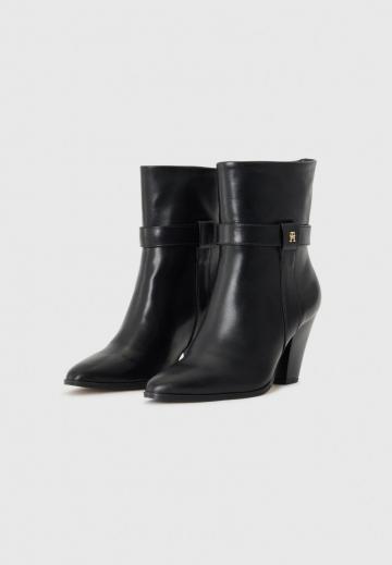 Высокие сапоги