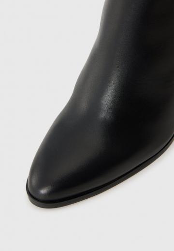 Высокие сапоги