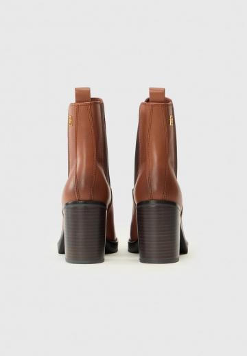 Высокие сапоги