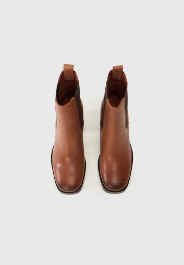 Высокие сапоги