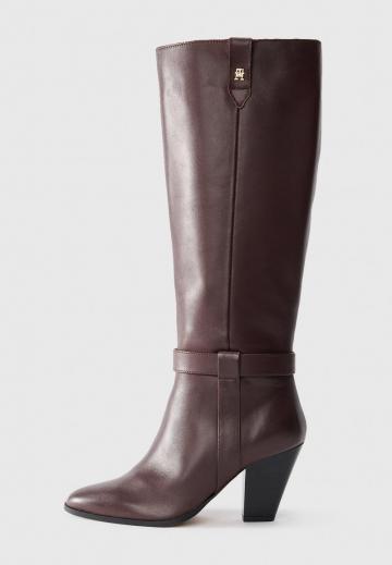 Высокие сапоги