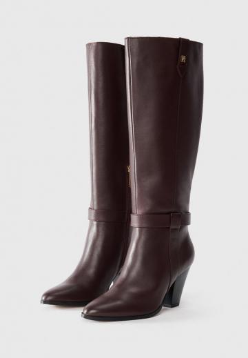 Высокие сапоги