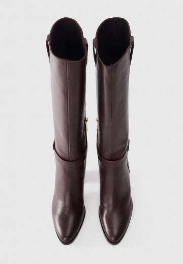 Высокие сапоги