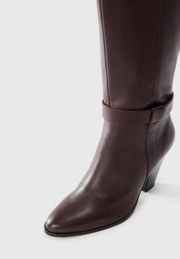 Высокие сапоги