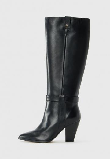 Высокие сапоги