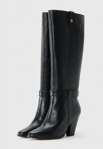 Высокие сапоги