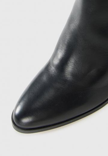 Высокие сапоги