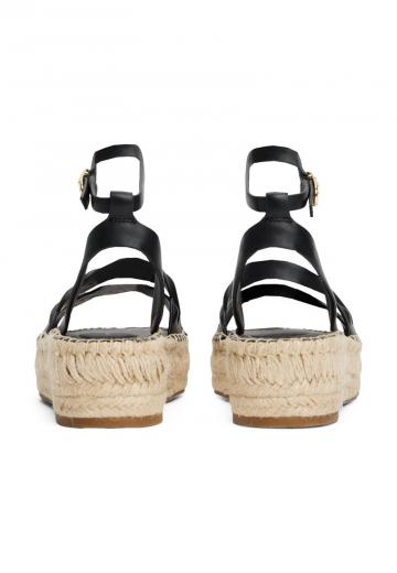 Босоножки на танкетке