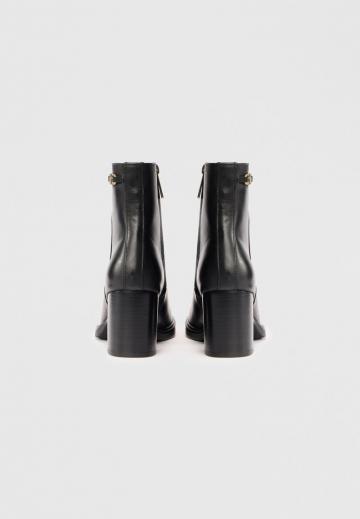 Сапожки на танкетке