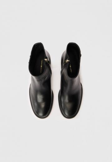 Сапожки на танкетке