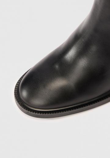 Сапожки на танкетке