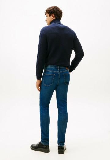 Узкие джинсы