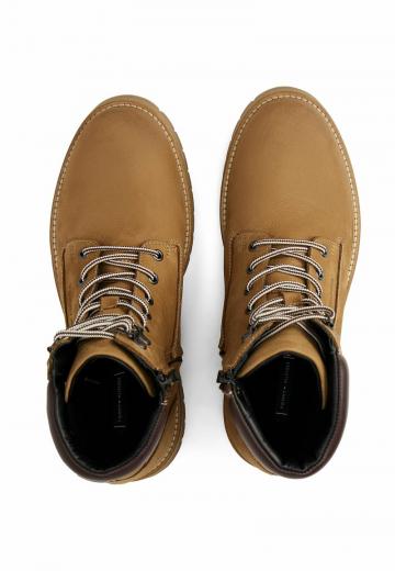 Ботинки на шнуровке