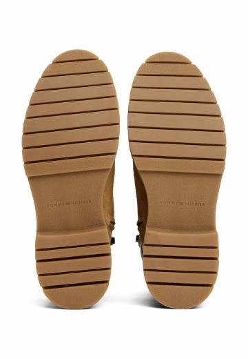 Ботинки на шнуровке