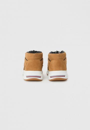 Ботинки на шнуровке