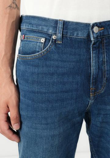 Прямые джинсы