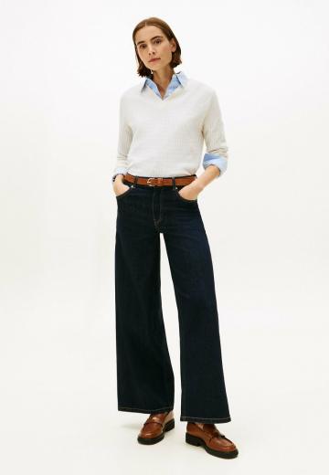 Пуловер с вырезом V