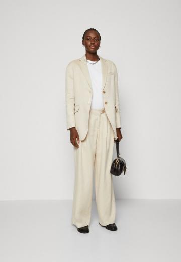 Короткое пальто