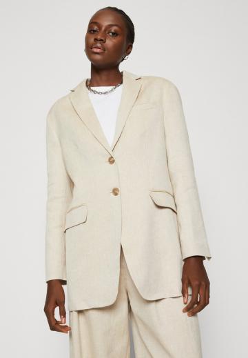 Короткое пальто