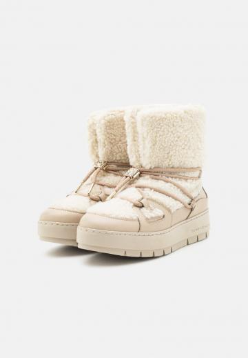 Зимние ботинки