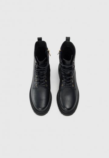 Ботинки на шнуровке