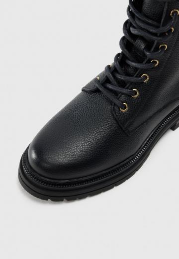 Ботинки на шнуровке