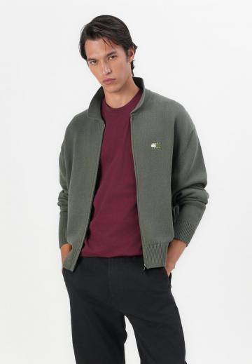 Вязаная кофта