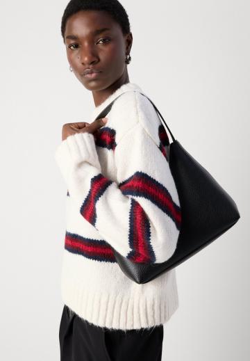 Пуловер в полоску