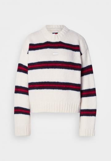 Пуловер в полоску