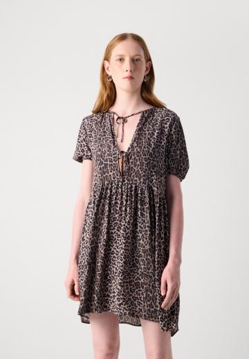 Короткое платье