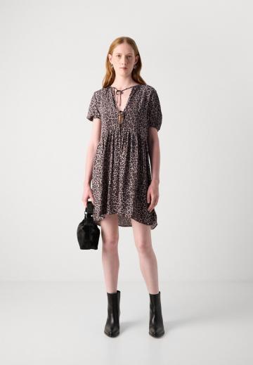 Короткое платье