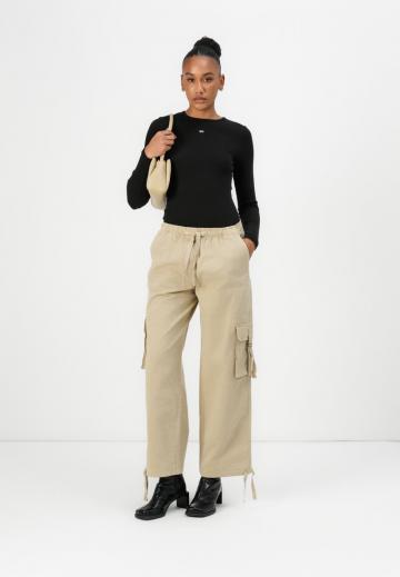 Брюки с накладными карманами