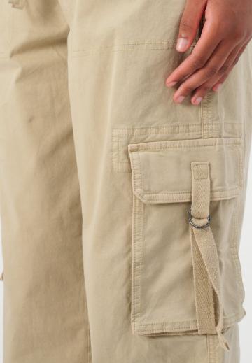 Брюки с накладными карманами