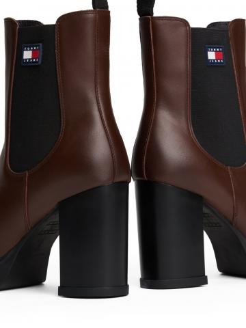 Высокие сапоги