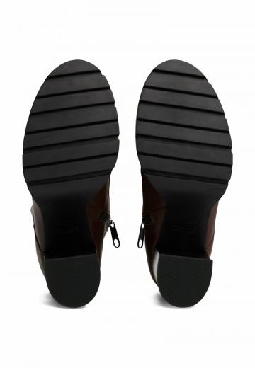 Полусапожки на высоком каблуке