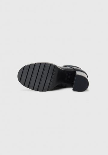 Полусапожки на высоком каблуке