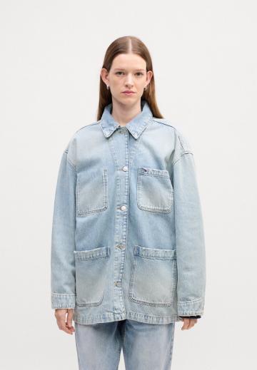 Куртка с накладнымит карманами