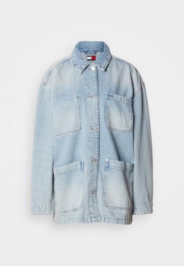 Куртка с накладнымит карманами