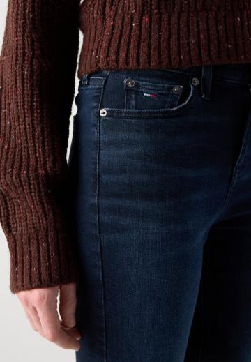 Узкие джинсы