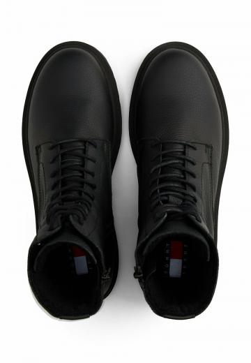 Ботинки на шнуровке