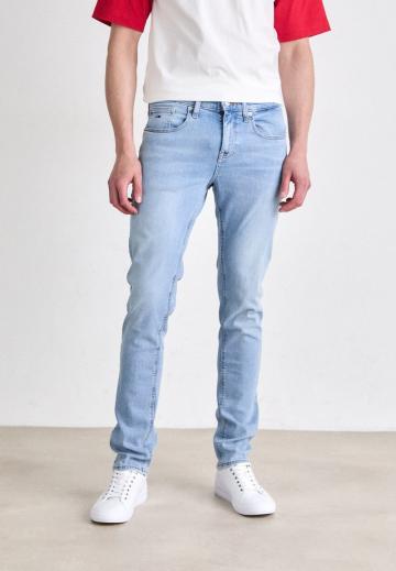 Узкие джинсы